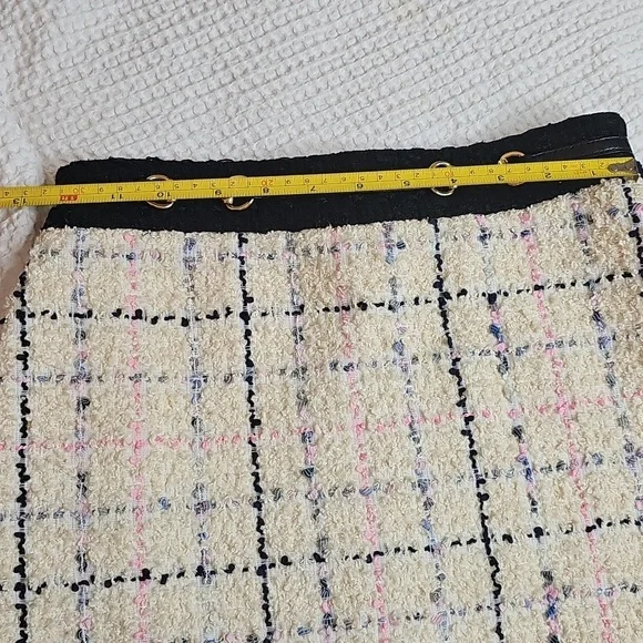 Gucci Patterned Tweed Mini Skirt in White - Picture 11 of 12